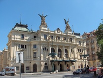 Teatteri- Divadlo Na Vinohradech